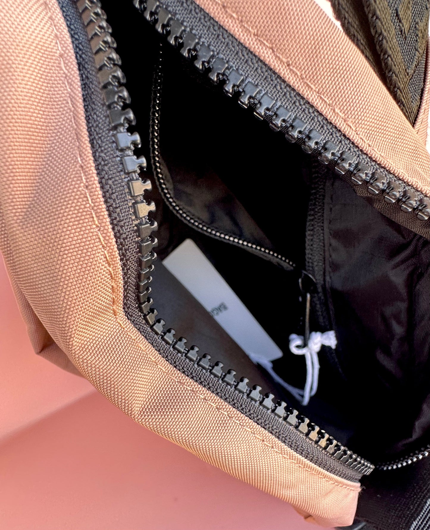 Camera Crossbody Baggu